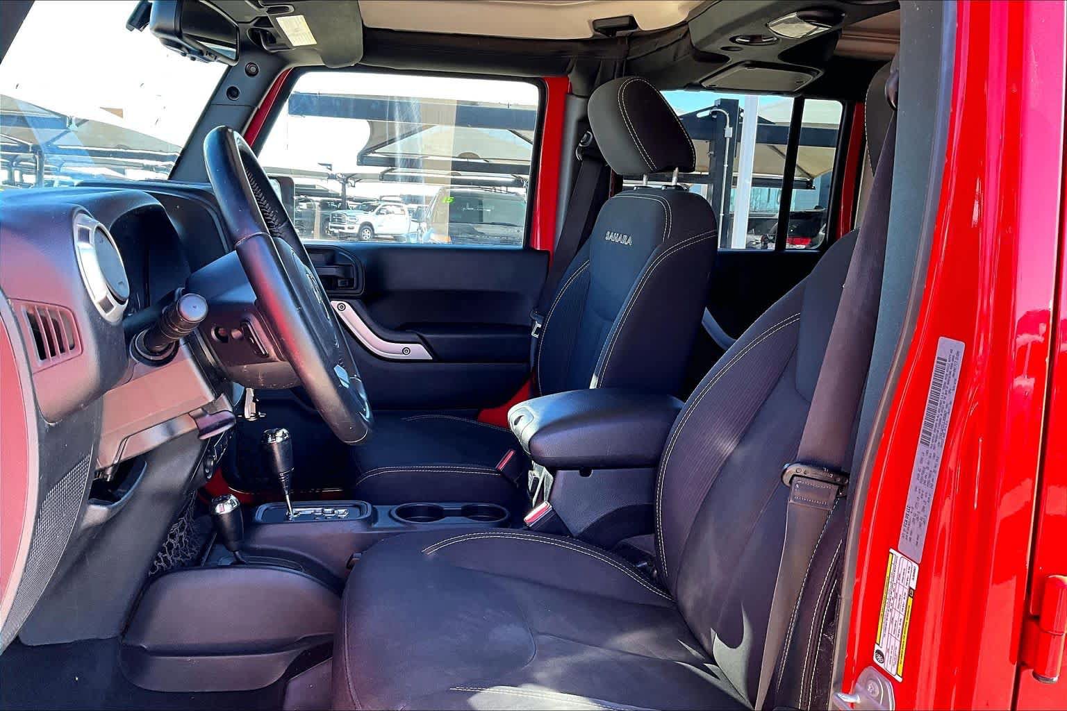 Certified 2018 Jeep Wrangler Unlimited Sahara w/ Connectivity Group AWD/4WD image 4