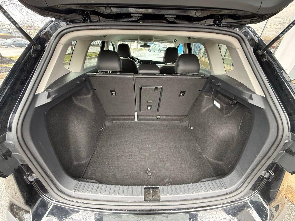 Used 2025 Volkswagen Taos SE FWD image 34