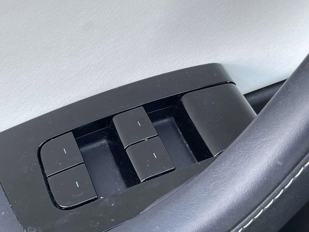 Used 2020 Tesla Model Y Long Range image 23