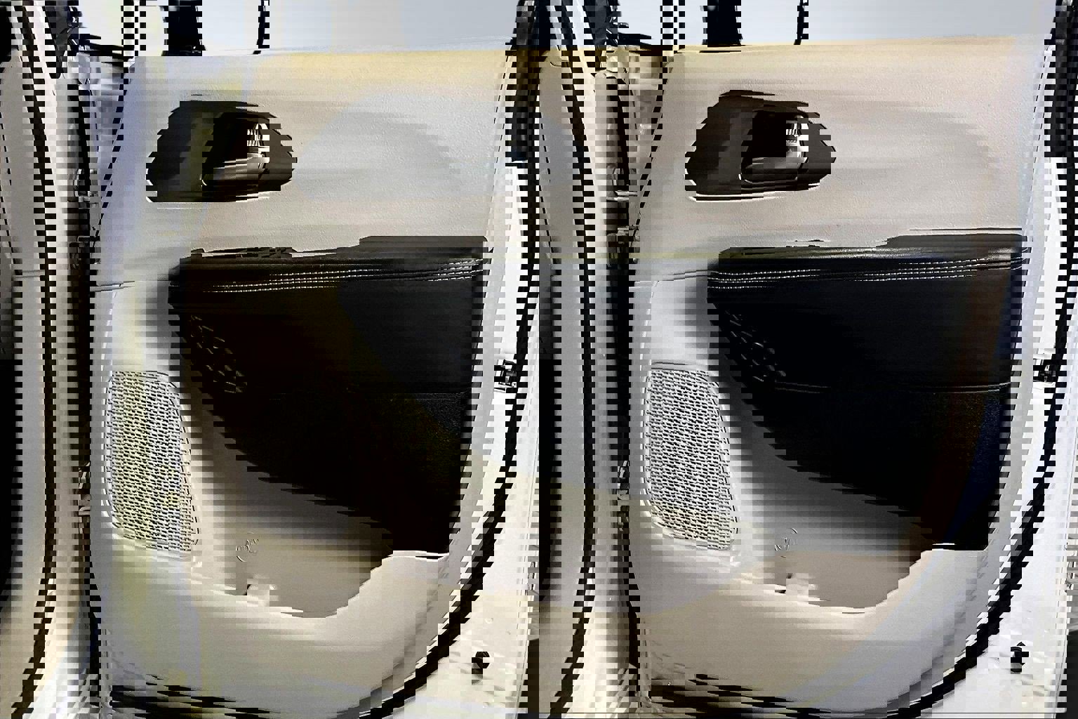 Used 2024 Chrysler Pacifica Touring-L image 28