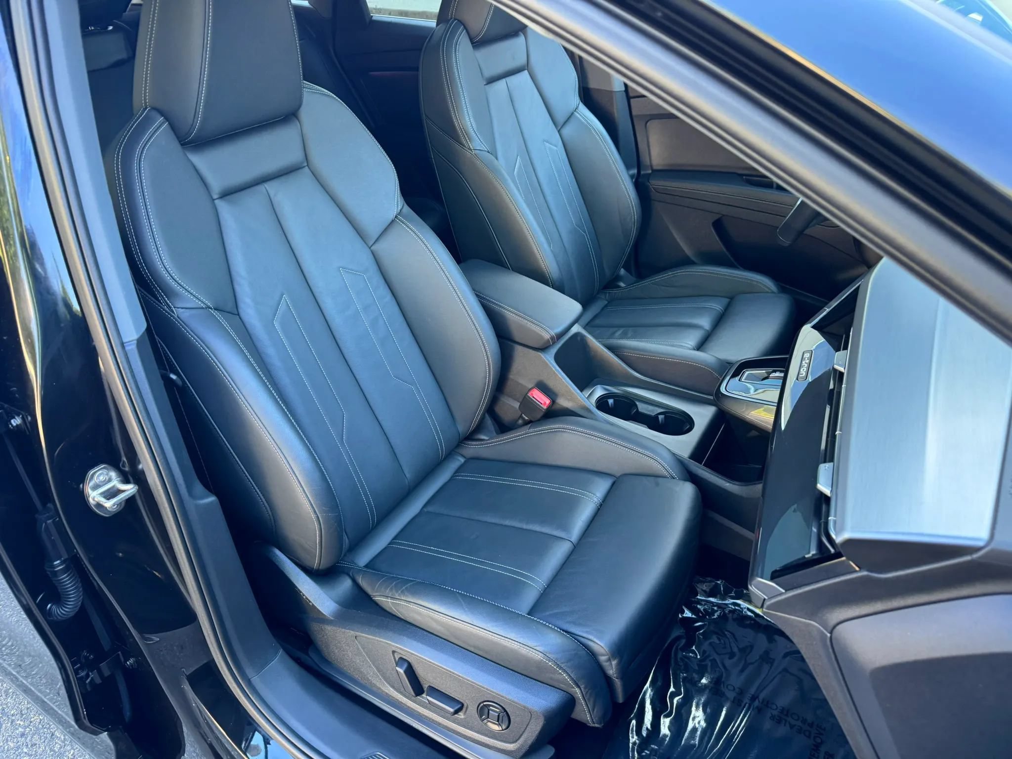 Used 2022 Audi Q4 e-tron Premium Plus w/ Premium Plus AWD/4WD image 28