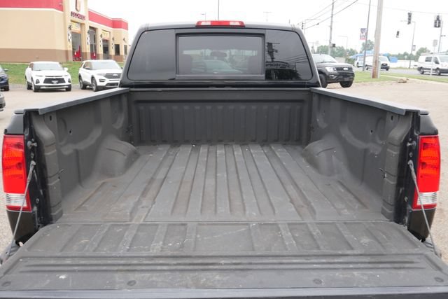 Used 2015 Nissan Titan SV w/ SV Value Truck Package AWD/4WD image 10