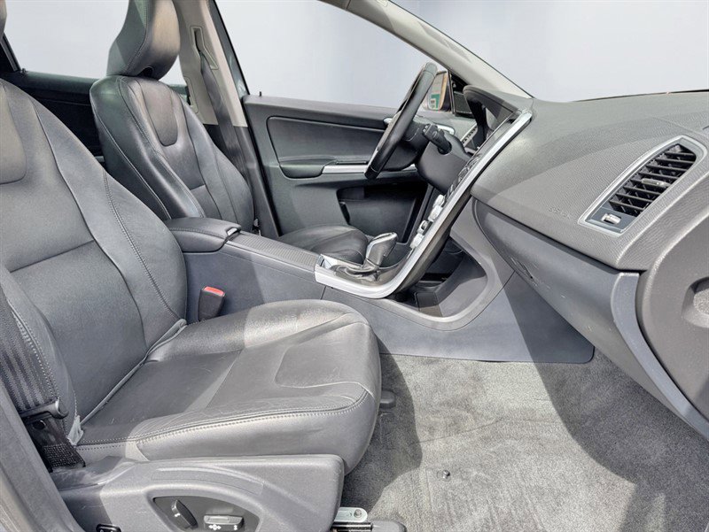 Used 2016 Volvo XC60 T5 Premier image 23