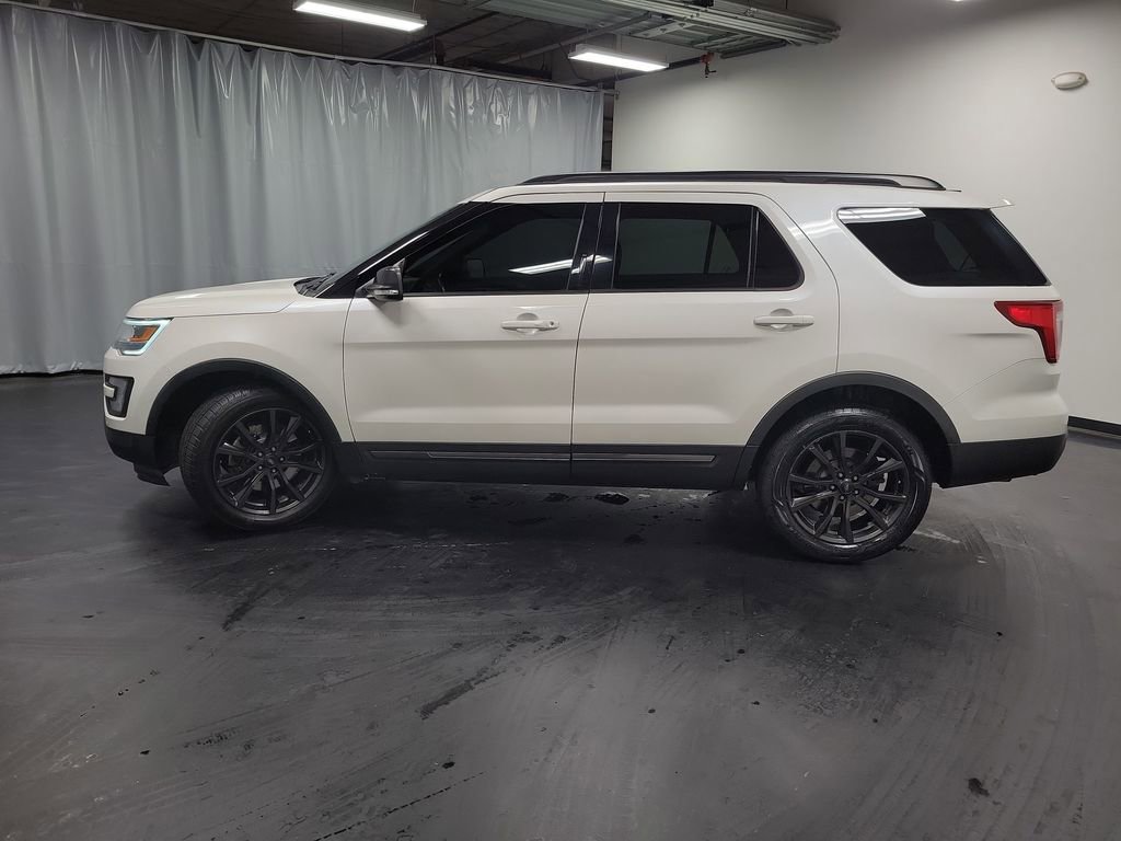 Used 2017 Ford Explorer XLT w/ Equipment Group 202A image 6