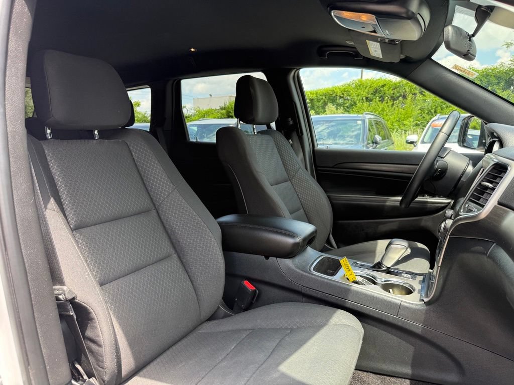 Used 2018 Jeep Grand Cherokee Laredo RWD image 23