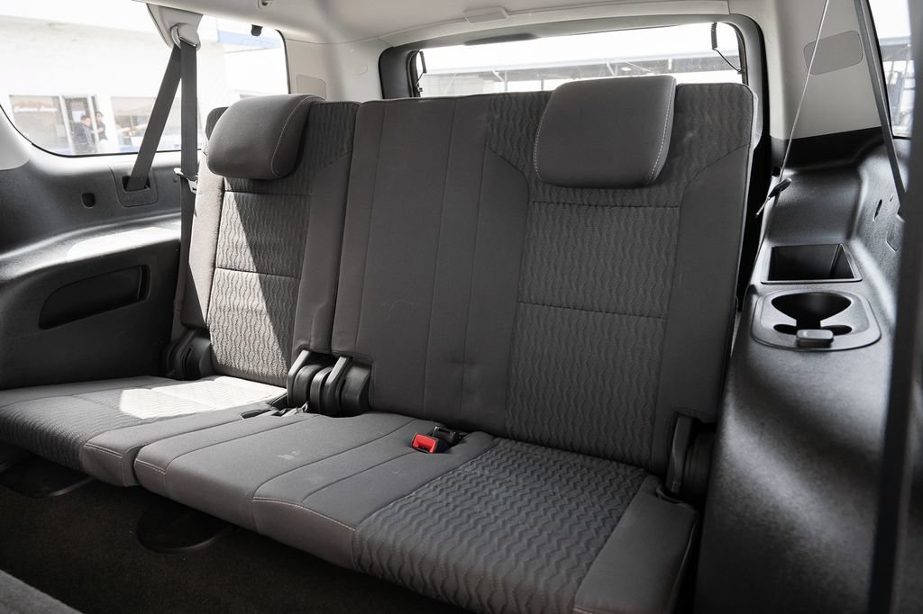 Used 2018 Chevrolet Suburban LS RWD image 36