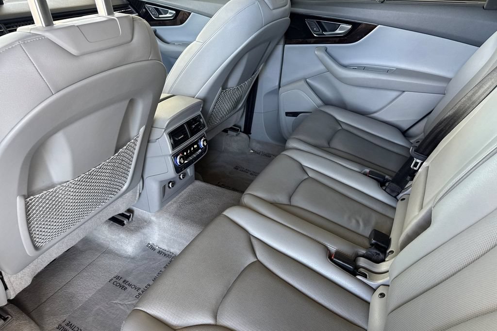 Used 2019 Audi Q7 3.0T Prestige AWD/4WD image 11