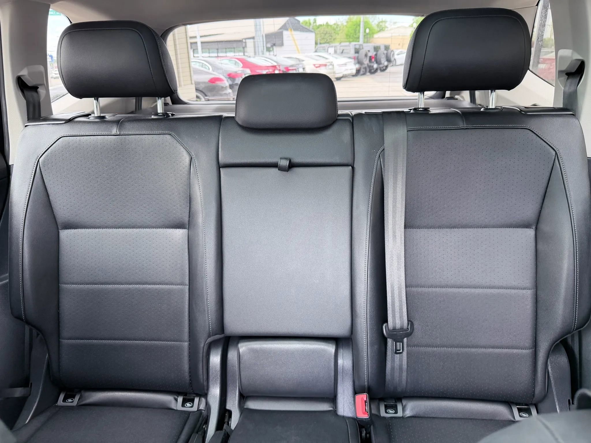 Used 2020 Volkswagen Tiguan SE w/ Panoramic Sunroof Package FWD image 29
