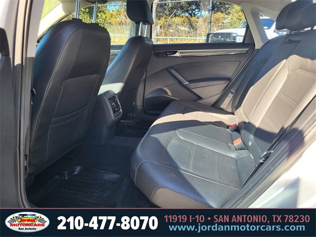 Used 2018 Volkswagen Passat 2.0T SE image 16
