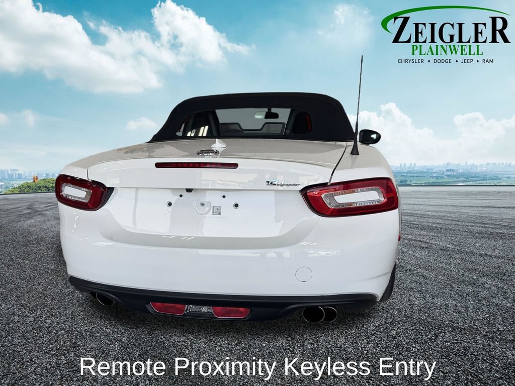 Used 2020 FIAT 124 Spider Classica w/ Technology Group RWD image 5