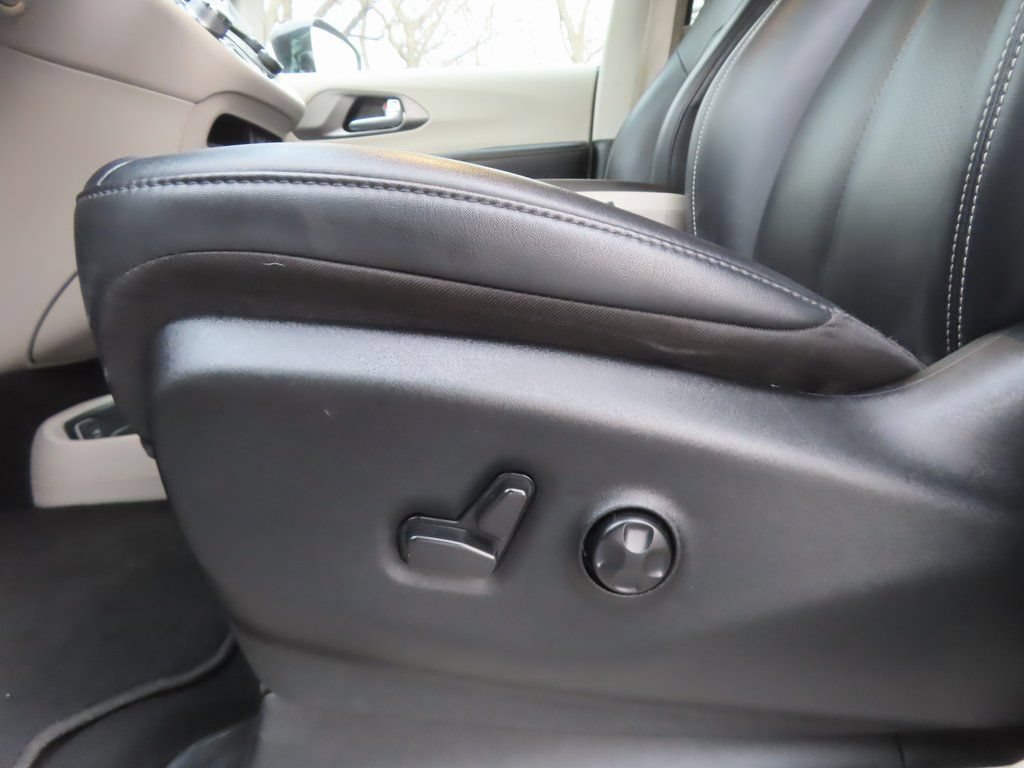 Certified 2024 Chrysler Pacifica Touring-L FWD image 8