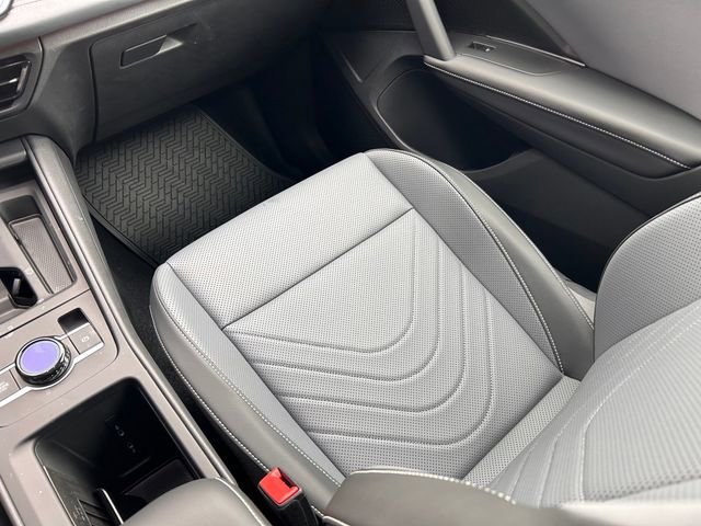New 2026 Volkswagen Tiguan SE FWD image 16