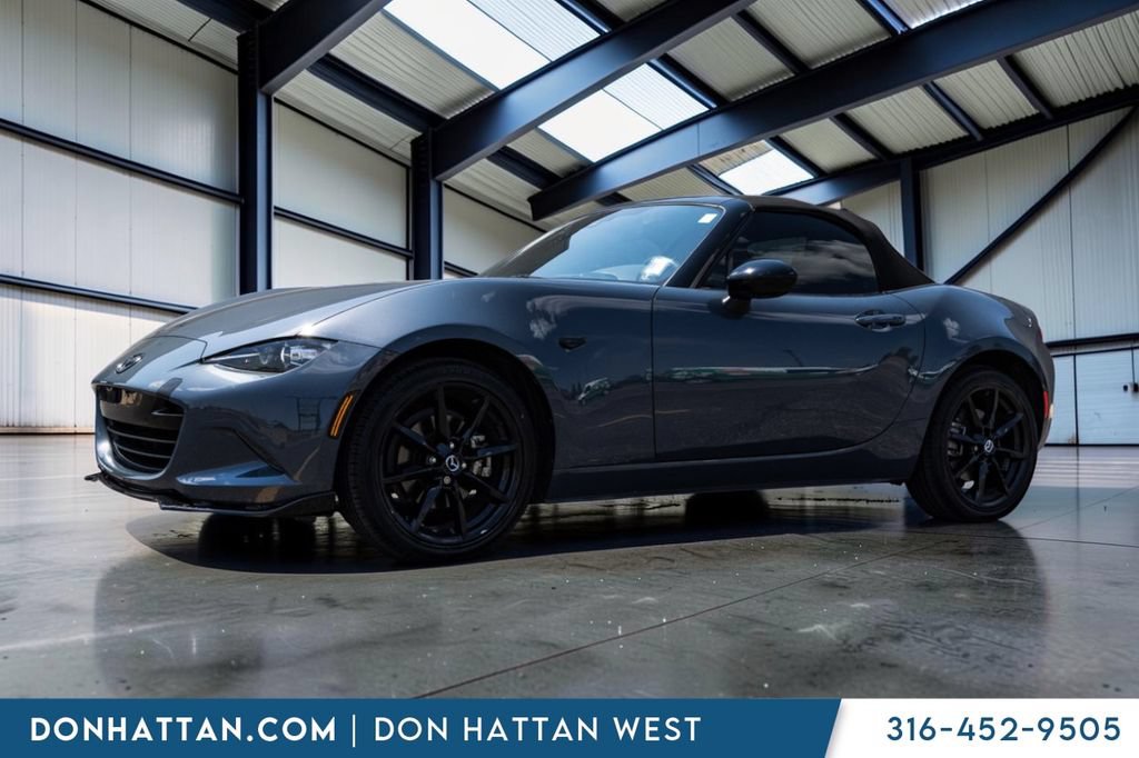 Used 2021 MAZDA MX-5 Miata Club RWD image 2