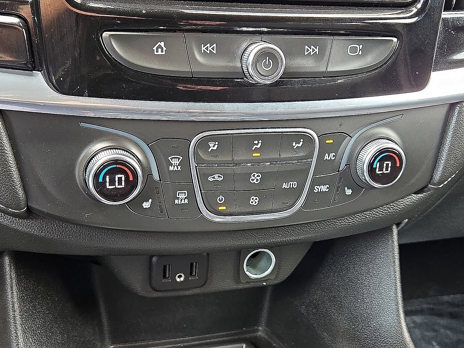 Used 2022 Chevrolet Traverse LT AWD/4WD image 30