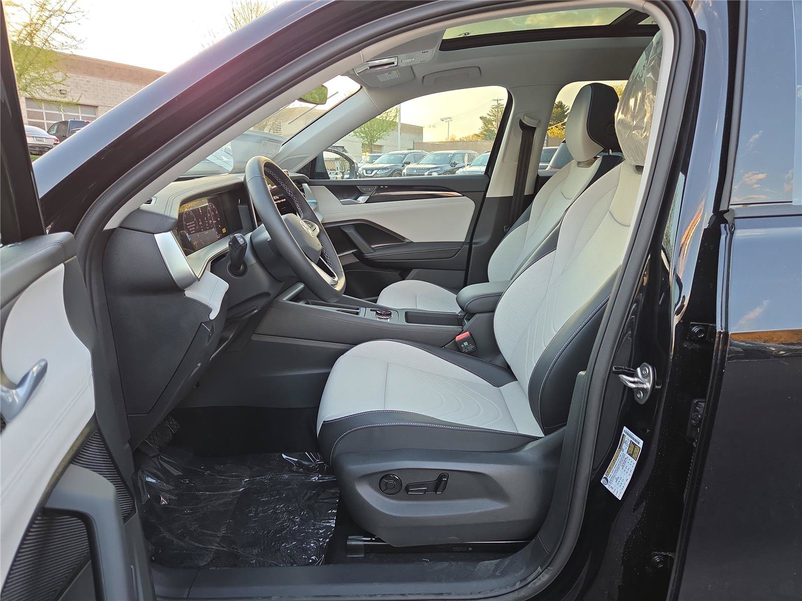 New 2026 Volkswagen Tiguan SE AWD/4WD image 11