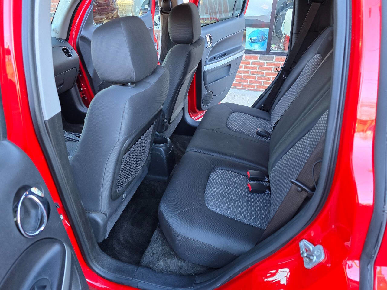 Used 2010 Chevrolet HHR LT image 8