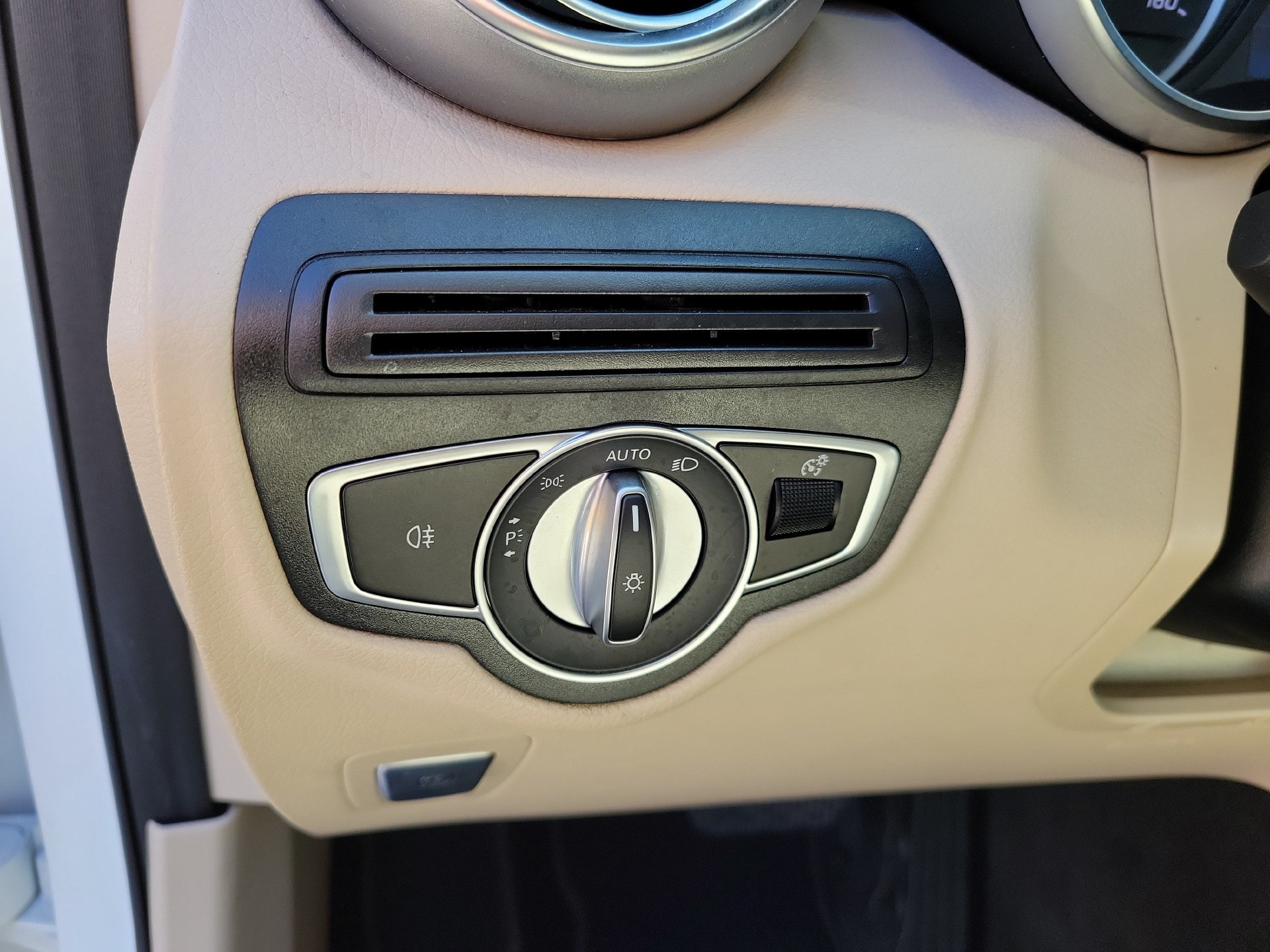 Used 2021 Mercedes-Benz GLC 300 w/ Premium Package image 35