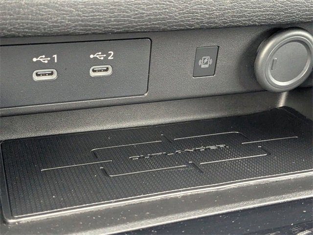 New 2025 Mitsubishi Outlander SE image 19