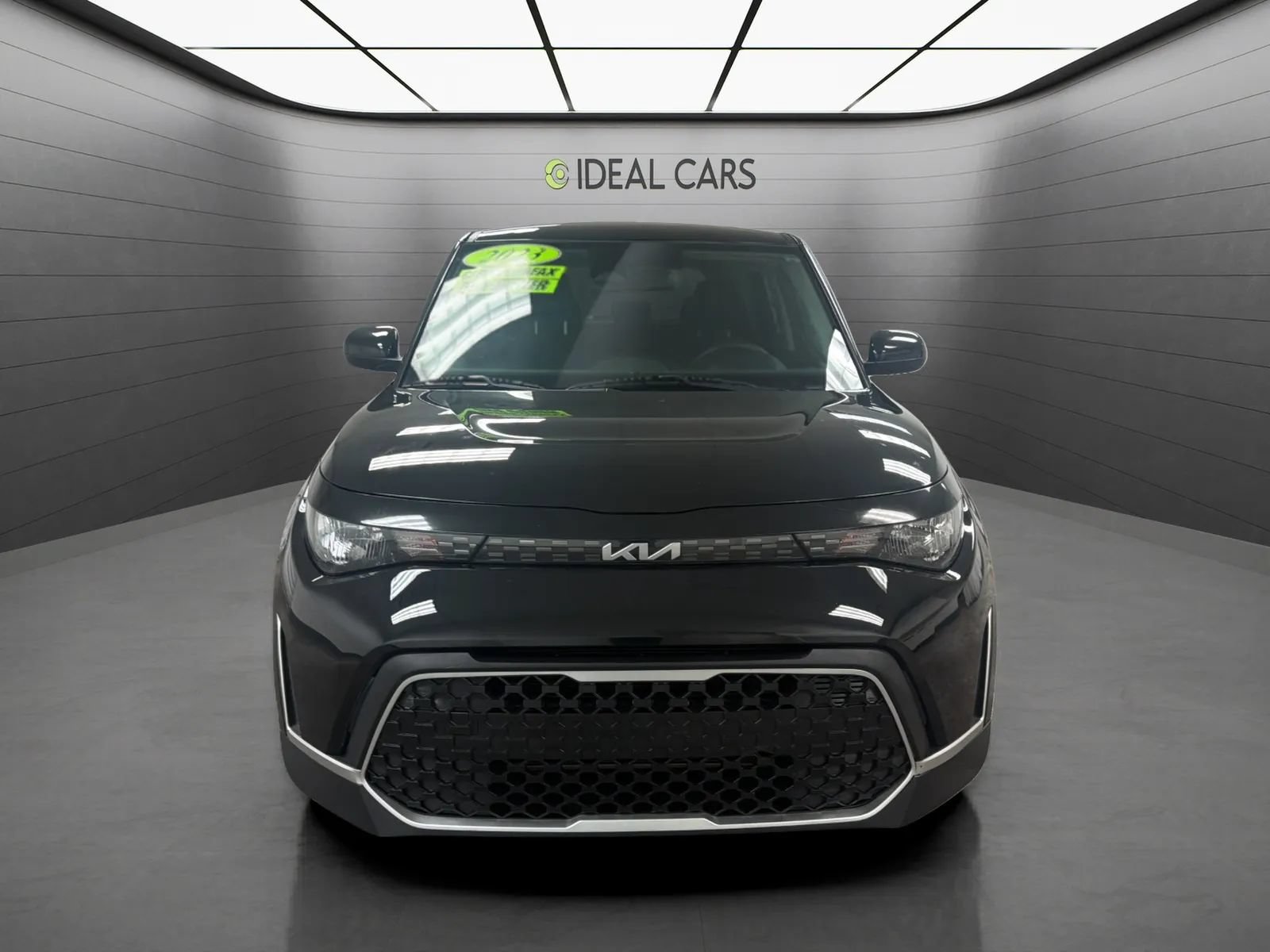 Used 2023 Kia Soul LX w/ LX Technology Package FWD image 2