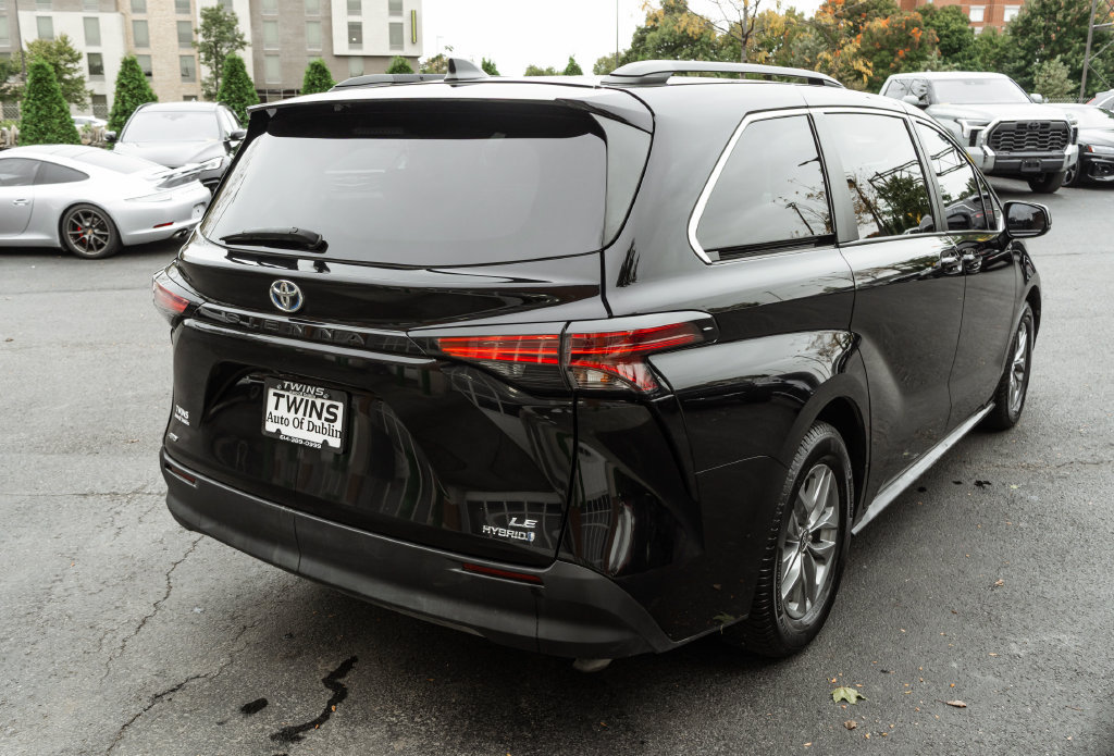 Used 2022 Toyota Sienna LE w/ LE Plus Package AWD/4WD image 33