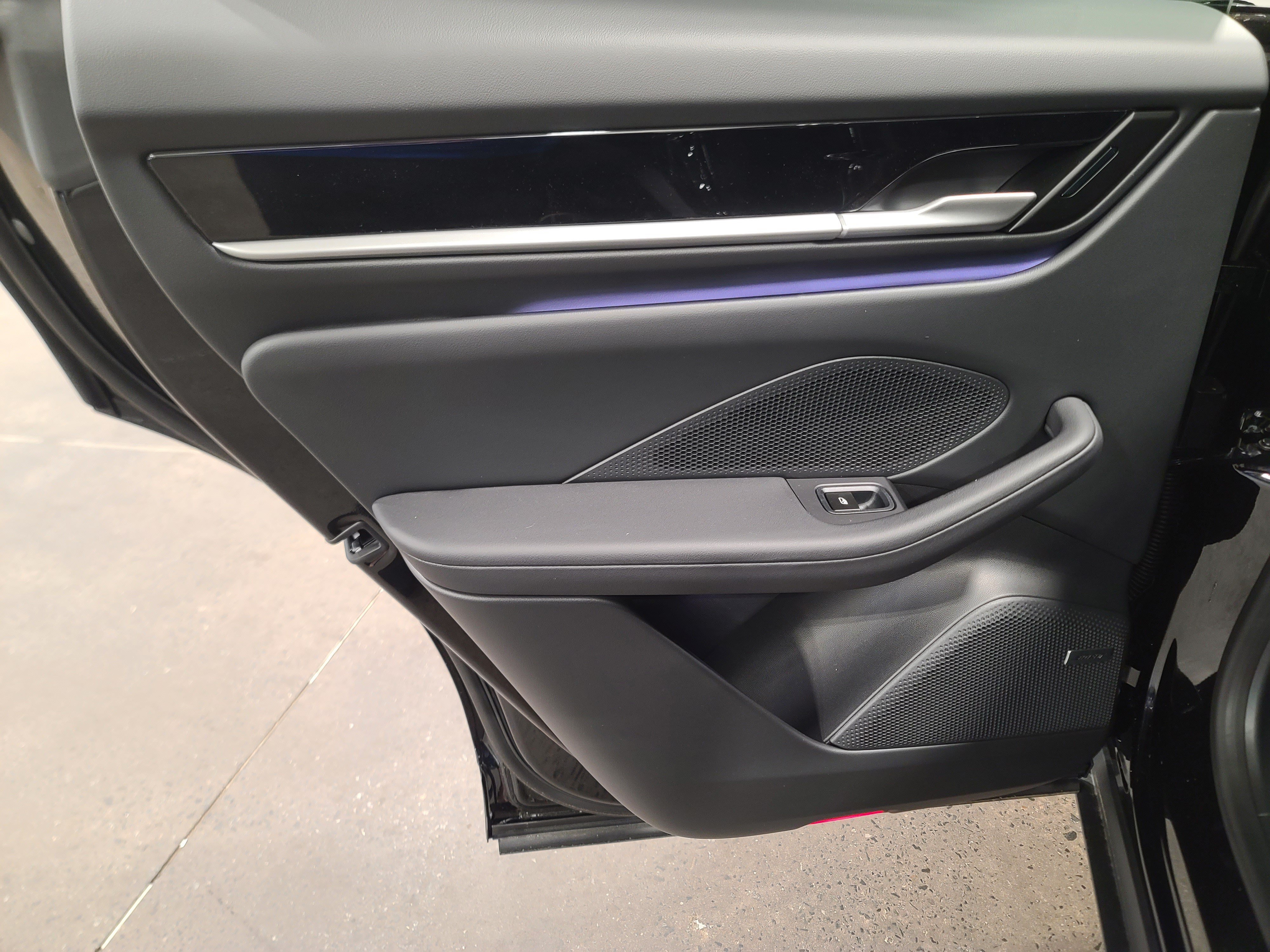 New 2026 Porsche Macan Electric RWD image 26