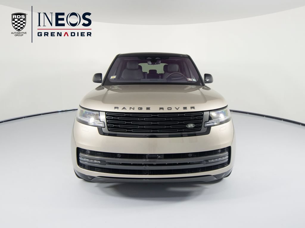 Used 2023 Land Rover Range Rover SE AWD/4WD image 2