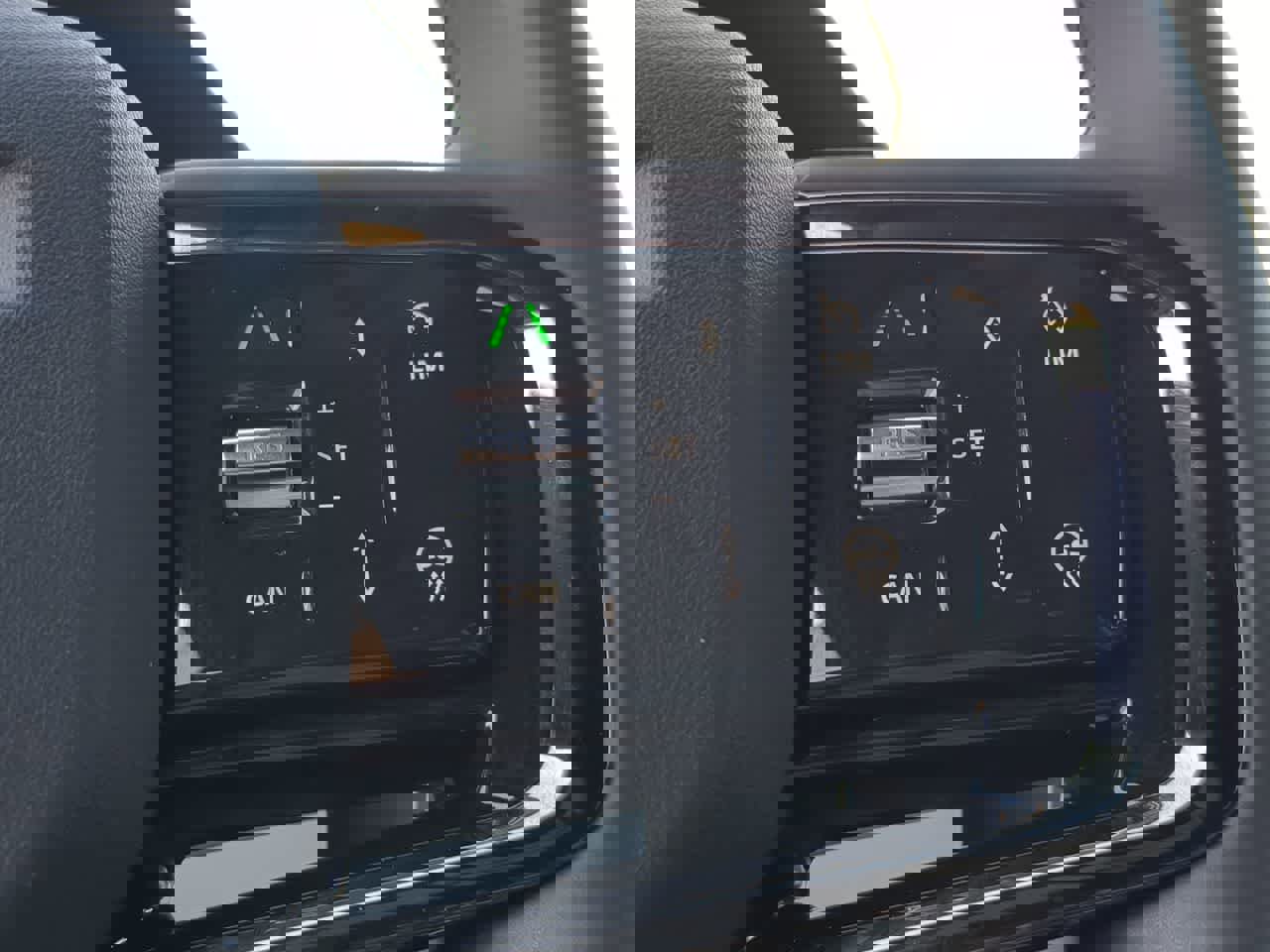 Used 2026 Land Rover Range Rover Evoque Dynamic SE image 26