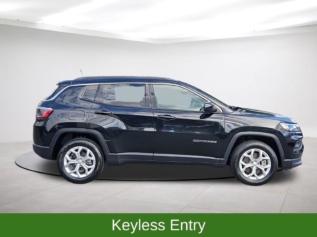 Used 2024 Jeep Compass Latitude AWD/4WD image 8
