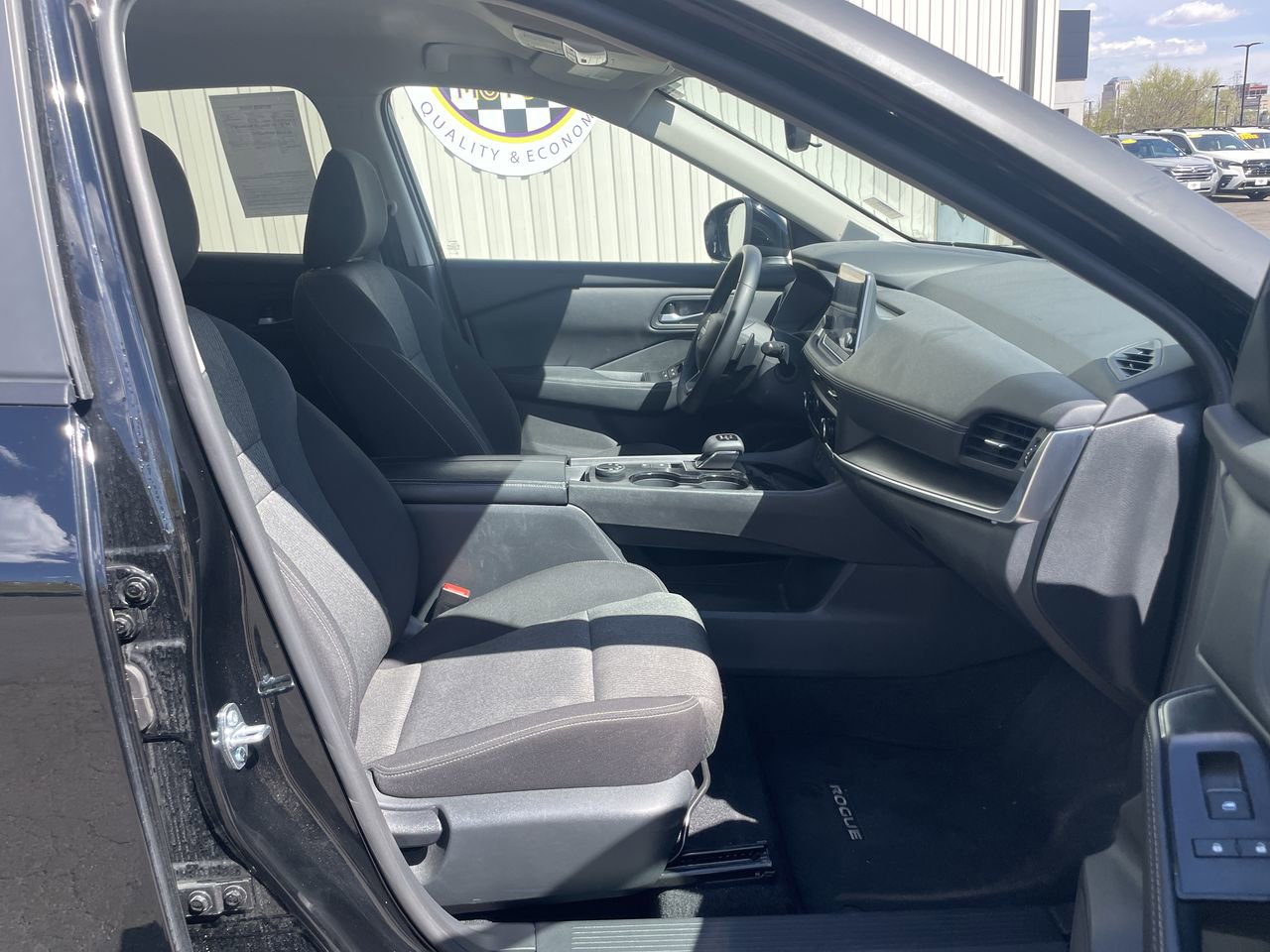 Used 2025 Nissan Rogue SV AWD/4WD image 16