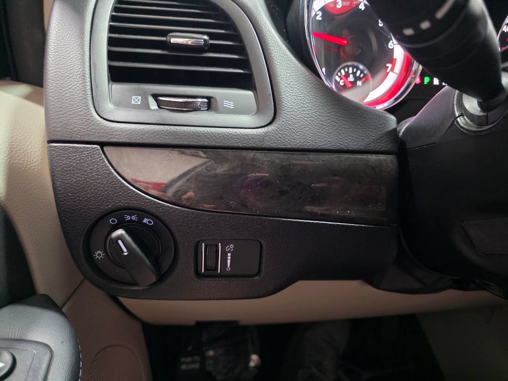 Used 2019 Dodge Grand Caravan SE FWD image 28