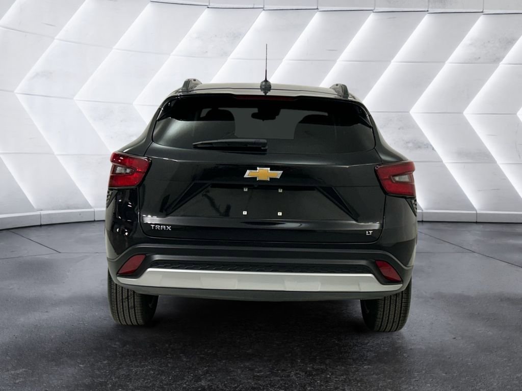 Used 2025 Chevrolet Trax LT w/ LT Convenience Package image 5