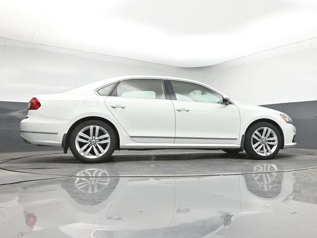 Used 2016 Volkswagen Passat 3.6 SEL Premium FWD image 17