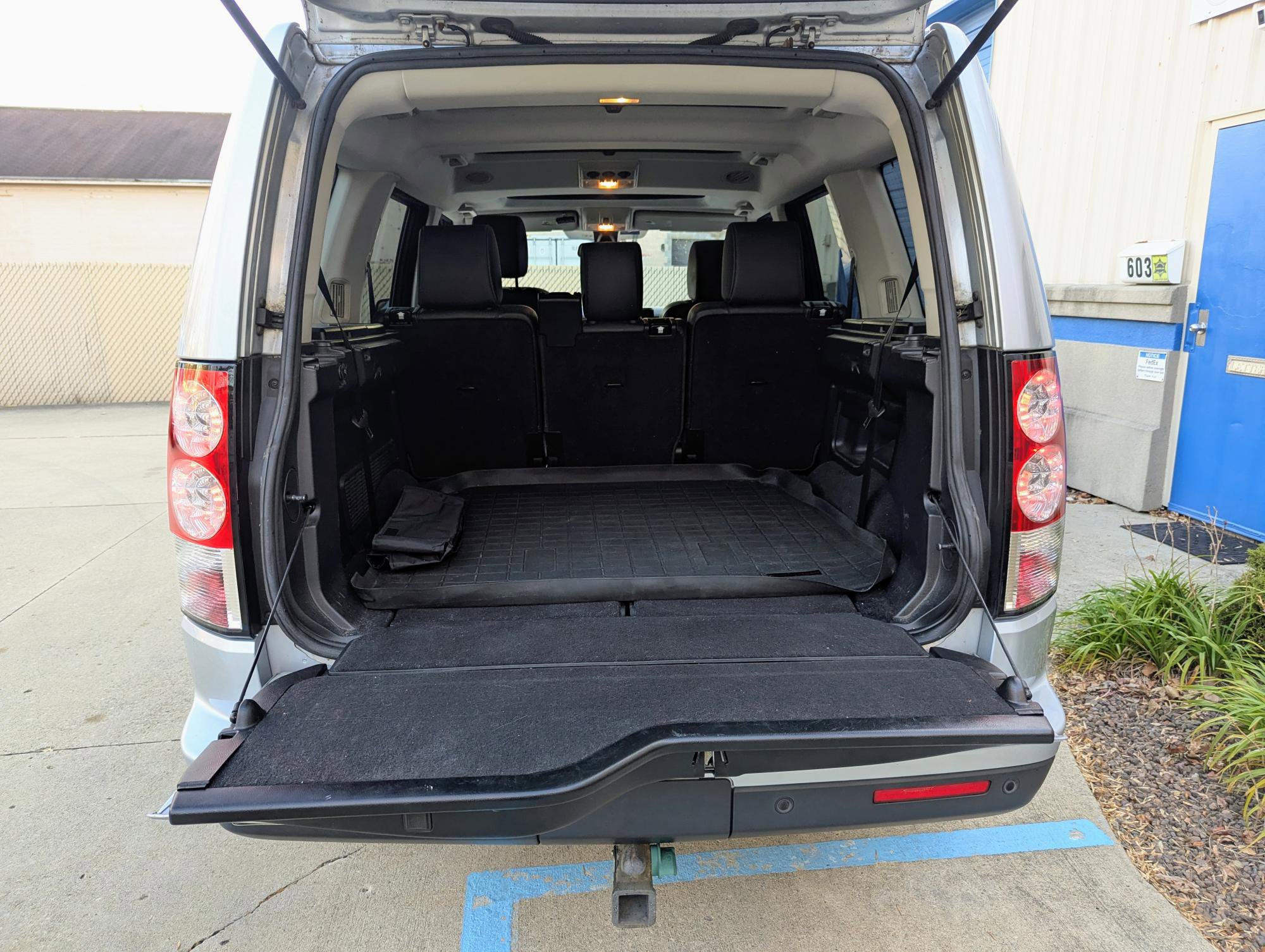 Used 2011 Land Rover LR4 HSE image 8