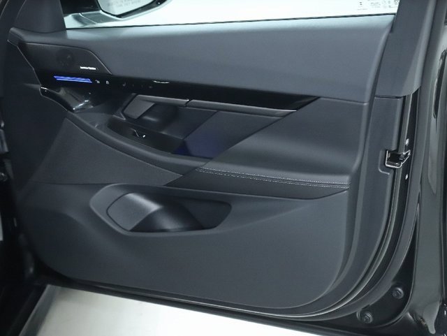 Certified 2025 BMW 530i xDrive w/ Premium Package image 32