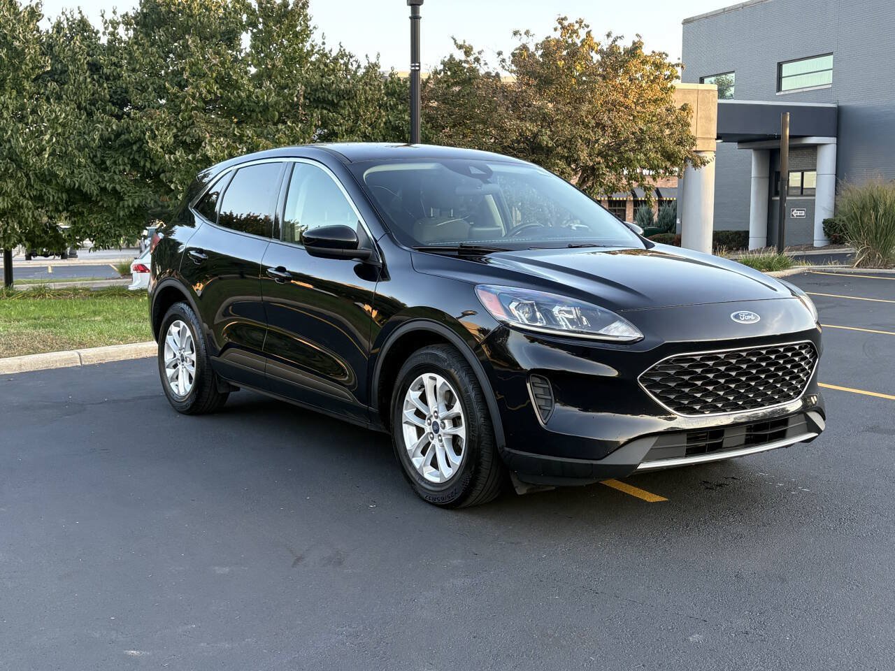 Used 2020 Ford Escape SE FWD image 36