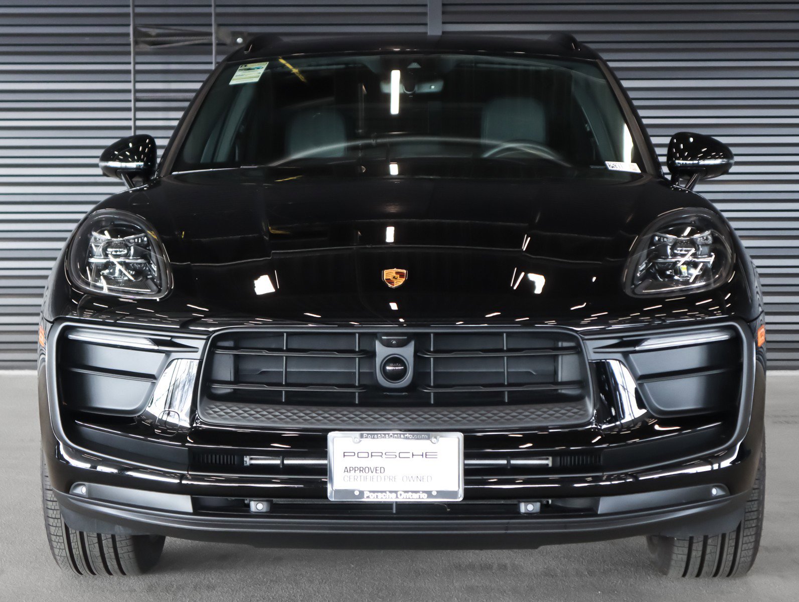 Certified 2025 Porsche Macan image 8