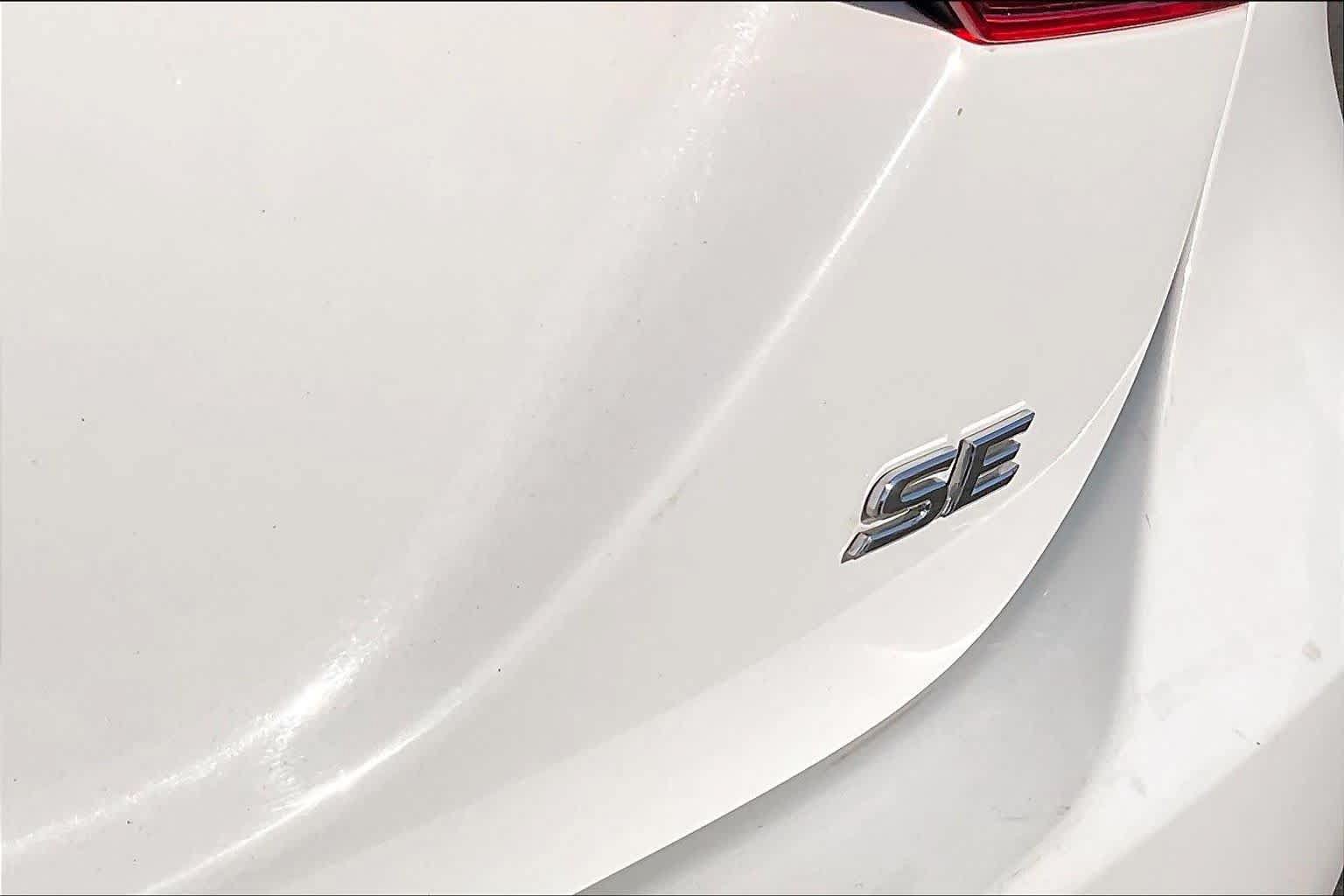 Used 2020 Toyota Camry SE FWD image 9