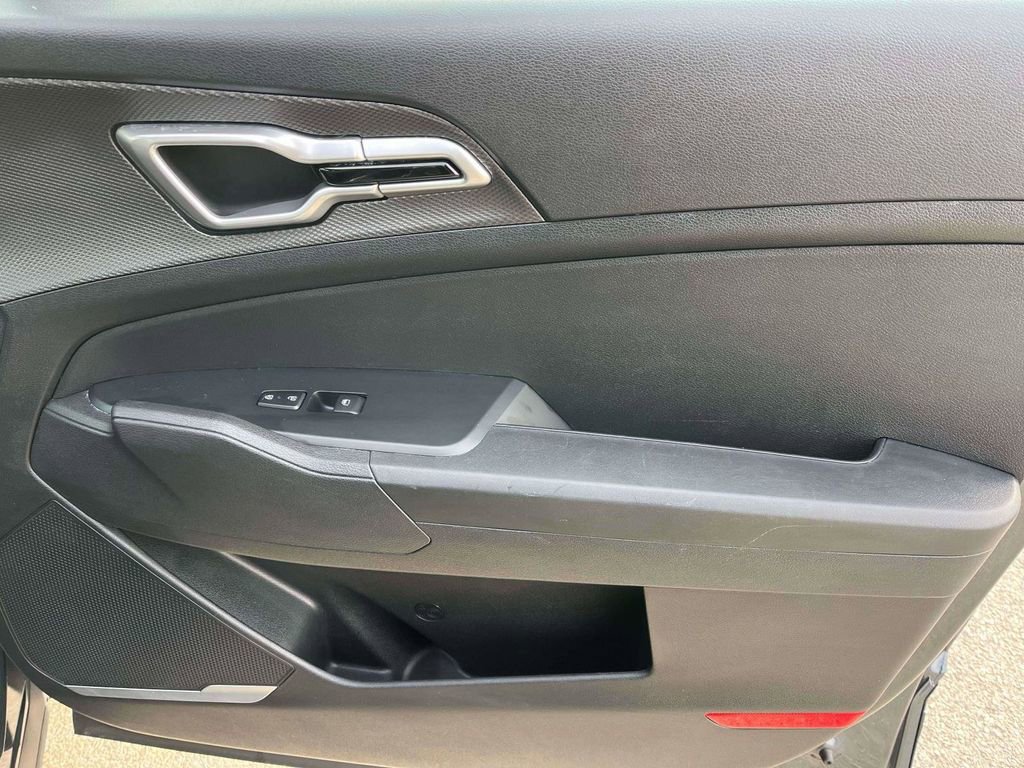 Used 2024 Kia Sportage LX image 10