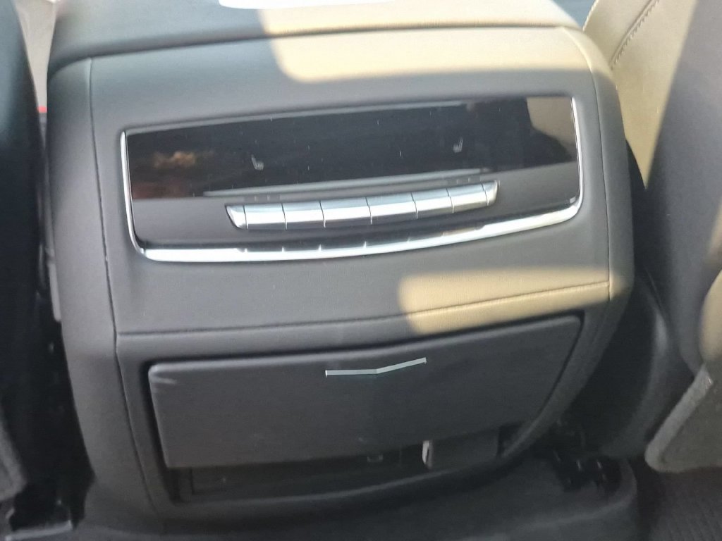 Certified 2025 Cadillac Escalade ESV Sport w/ LPO, Floor Liner Package AWD/4WD image 21