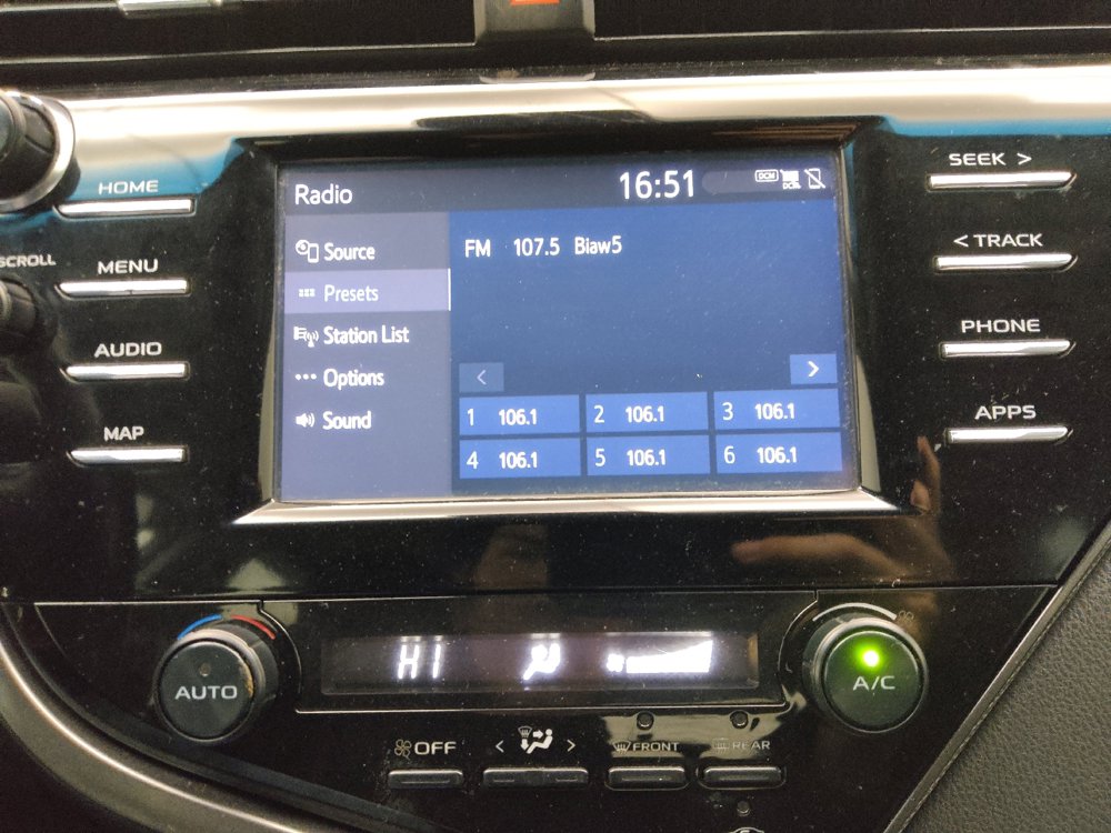 Used 2019 Toyota Camry SE image 25