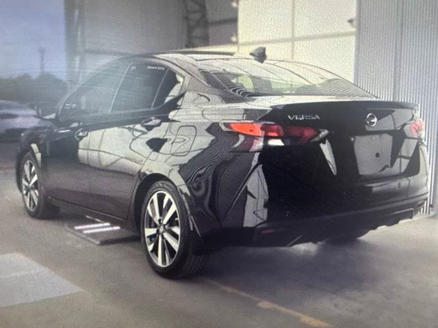 Used 2020 Nissan Versa SR FWD image 14