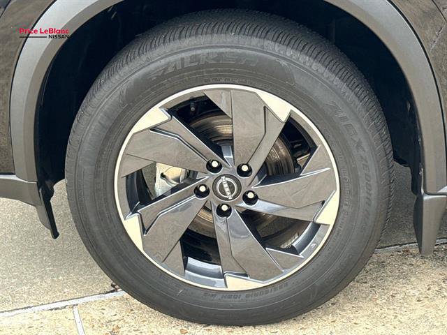 Certified 2025 Nissan Rogue SV FWD image 4