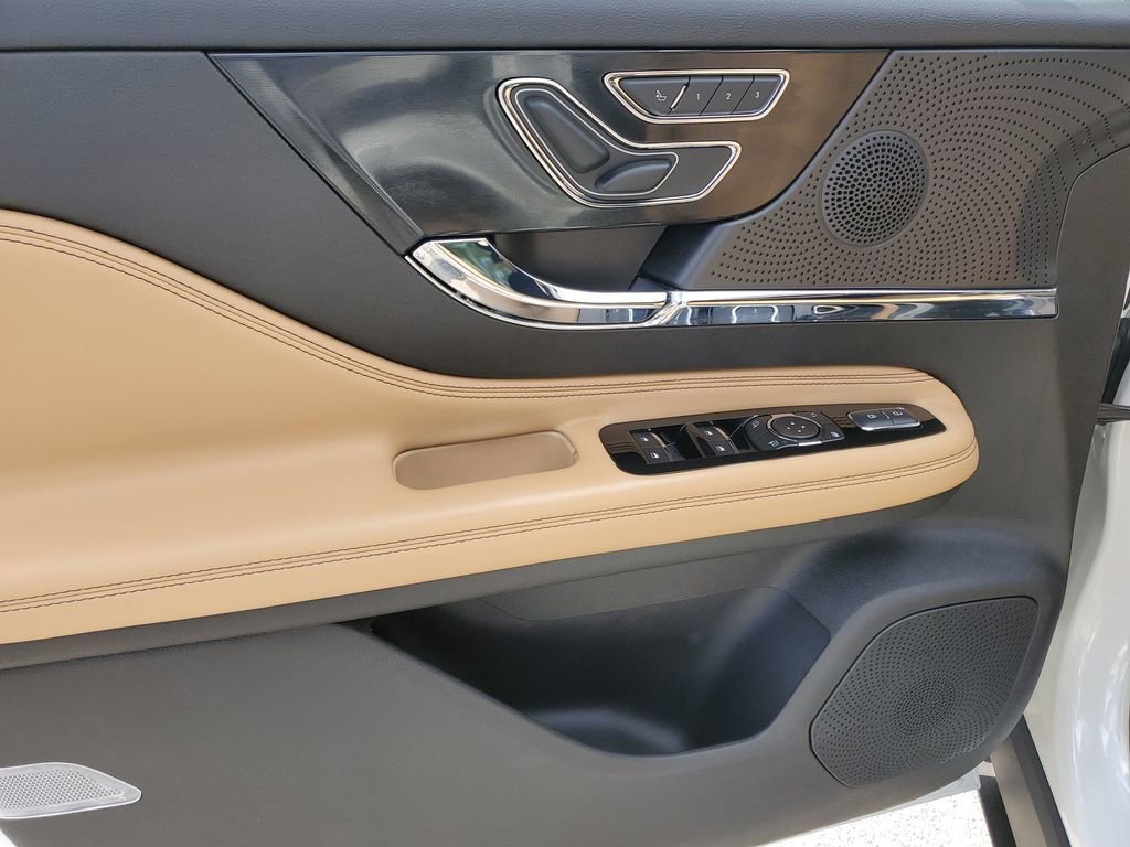 Used 2023 Lincoln Corsair Reserve image 17
