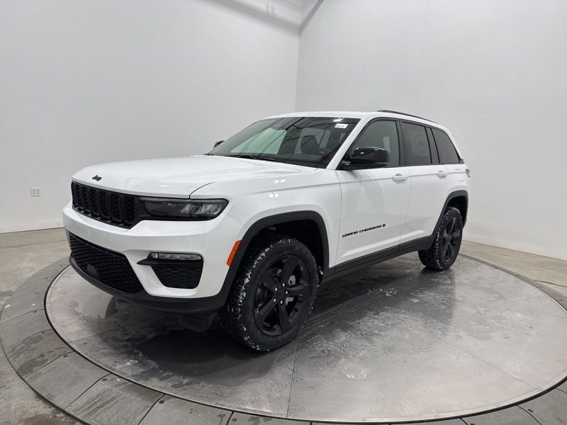 New 2025 Jeep Grand Cherokee Limited w/ Black Appearance Package AWD/4WD image 3