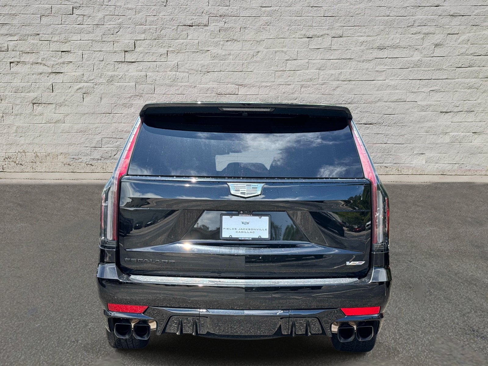 Certified 2023 Cadillac Escalade V w/ LPO, ONYX Package AWD/4WD image 4