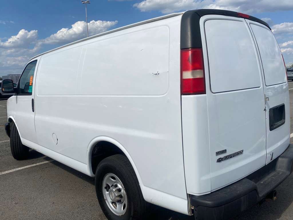 Used 2011 Chevrolet Express 2500 image 7
