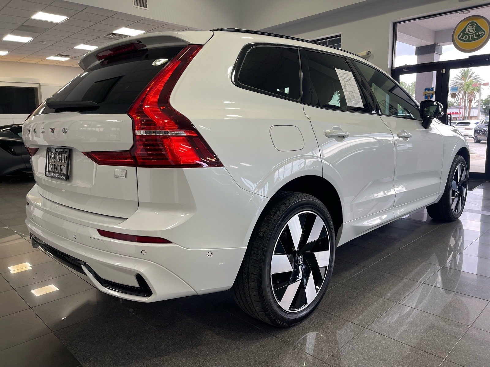 Used 2023 Volvo XC60 T8 Ultimate AWD/4WD image 5
