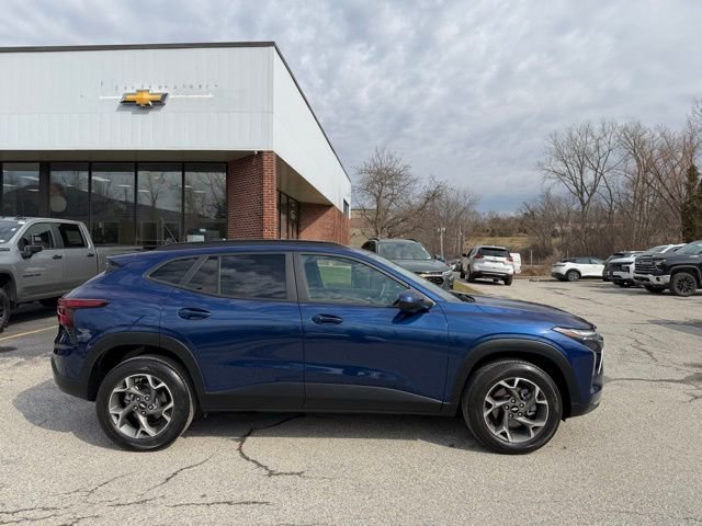 Used 2024 Chevrolet Trax LT w/ Driver Confidence Package image 2
