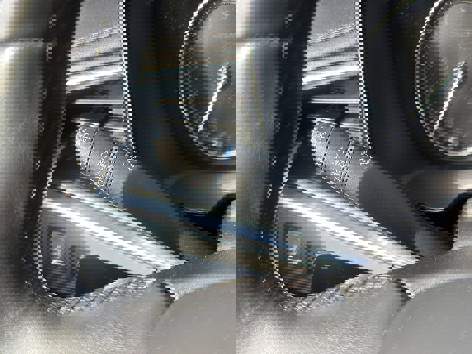 Used 2023 Cadillac XT6 Premium Luxury image 33