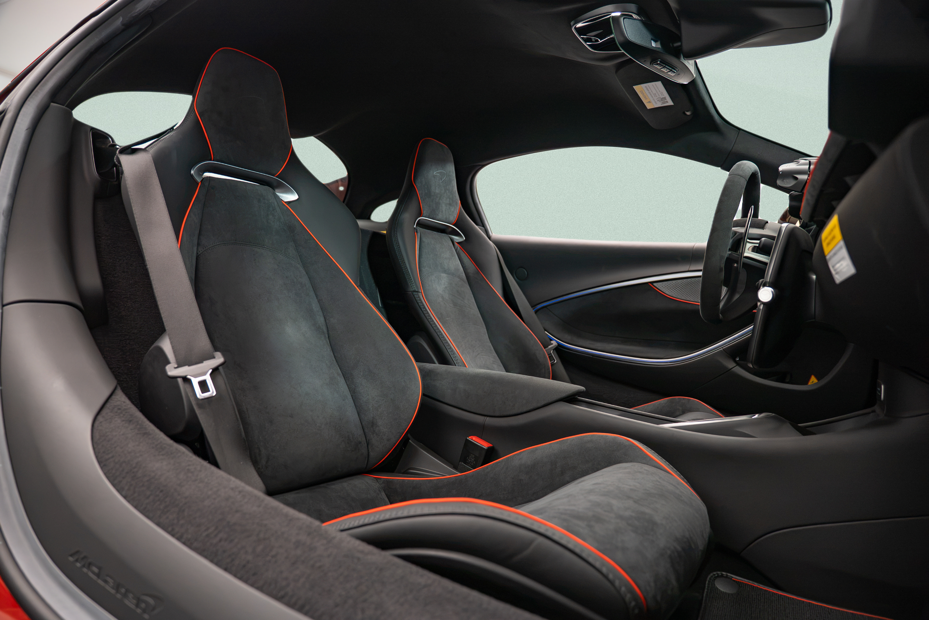 Used 2023 McLaren Artura RWD image 10